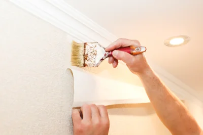 Pose de papier peint à Cernion — revêtements muraux et toiles de verre